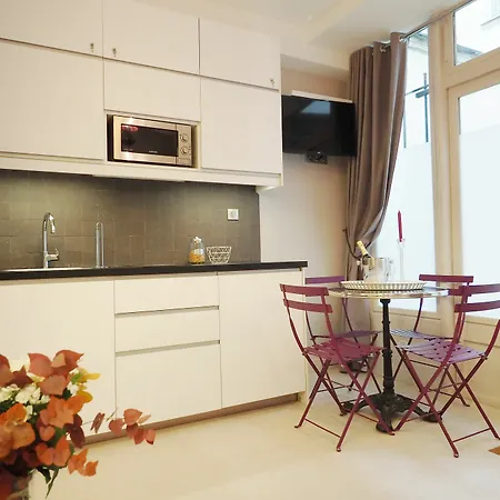 Palais Royal Chicsuites Hotel *