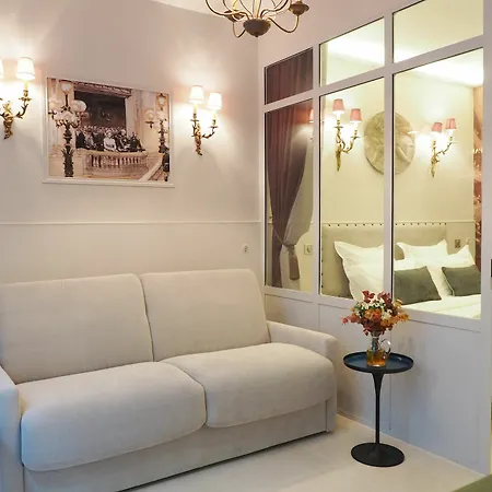 Palais Royal Chicsuites Hotel